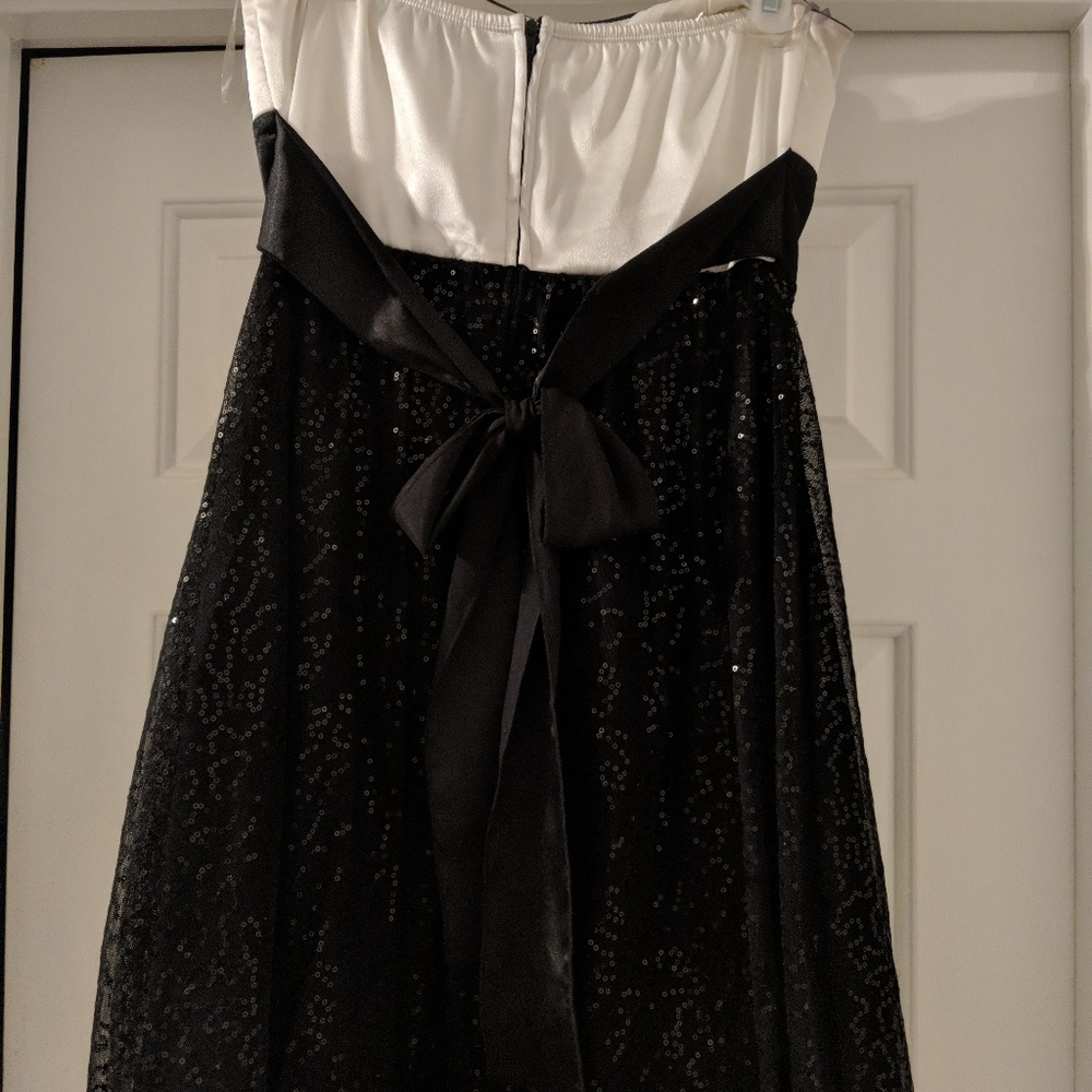 Formal dress - Picture 2 of 2